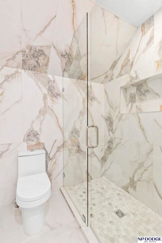 6026 Country Club Oaks Place, Omaha, NE 68152