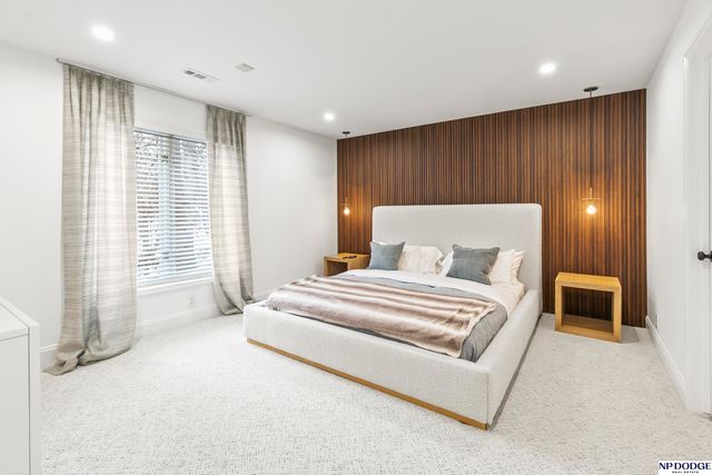 6026 Country Club Oaks Place, Omaha, NE 68152