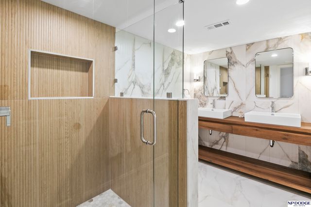 6026 Country Club Oaks Place, Omaha, NE 68152