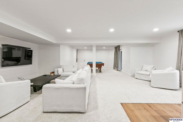 6026 Country Club Oaks Place, Omaha, NE 68152