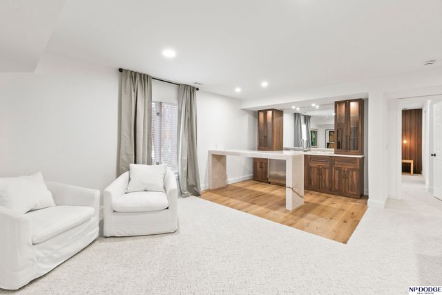 6026 Country Club Oaks Place, Omaha, NE 68152