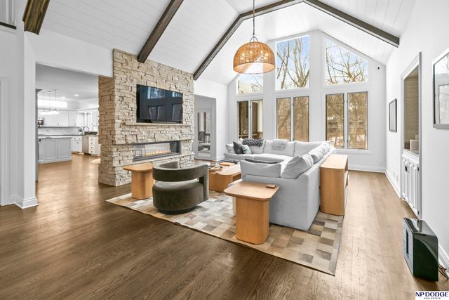 6026 Country Club Oaks Place, Omaha, NE 68152