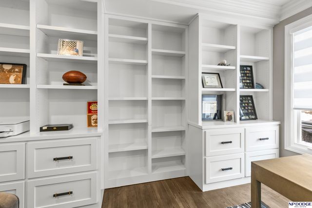 6026 Country Club Oaks Place, Omaha, NE 68152