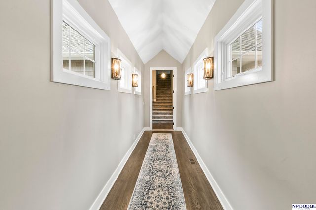 6026 Country Club Oaks Place, Omaha, NE 68152