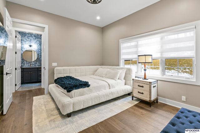 6026 Country Club Oaks Place, Omaha, NE 68152