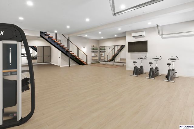 6026 Country Club Oaks Place, Omaha, NE 68152