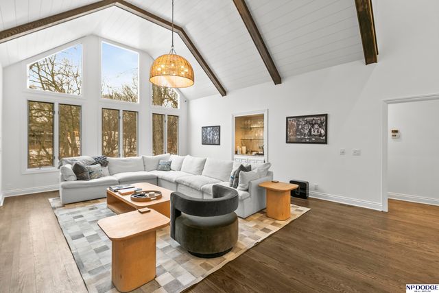 6026 Country Club Oaks Place, Omaha, NE 68152