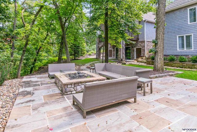 6026 Country Club Oaks Place, Omaha, NE 68152