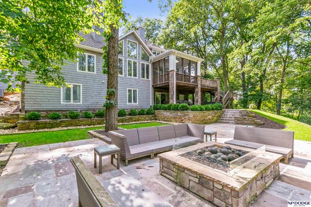 6026 Country Club Oaks Place, Omaha, NE 68152