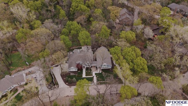 6026 Country Club Oaks Place, Omaha, NE 68152