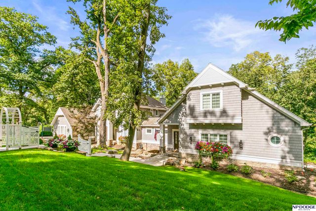 6026 Country Club Oaks Place, Omaha, NE 68152