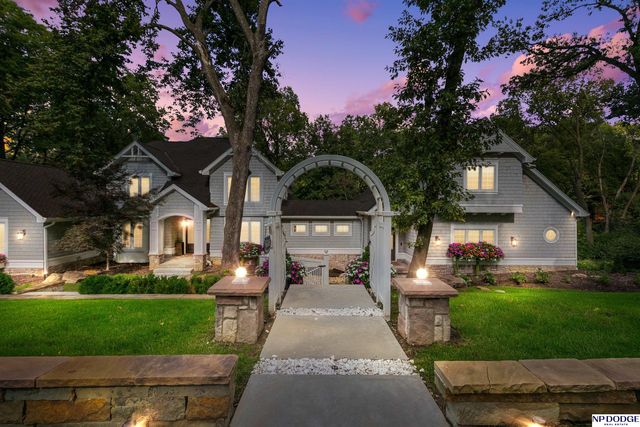 6026 Country Club Oaks Place, Omaha, NE 68152