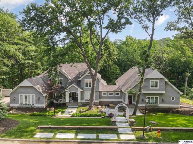 6026 Country Club Oaks Place, Omaha, NE 68152