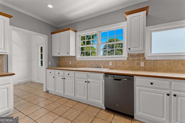 404 Thurston Avenue, Thomaston, GA 30286