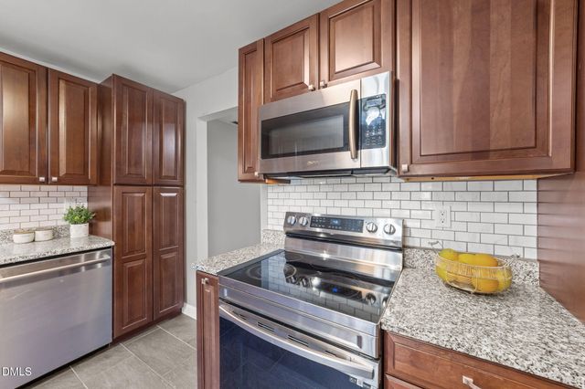 102 Sanair Court, Apex, NC 27502