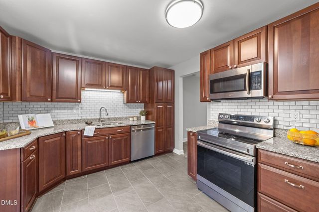 102 Sanair Court, Apex, NC 27502