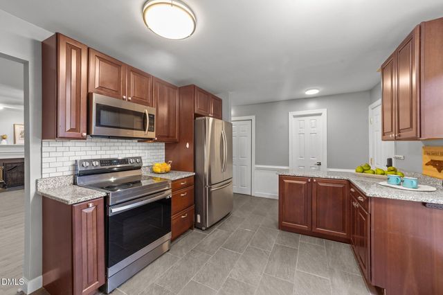 102 Sanair Court, Apex, NC 27502