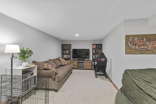 810 Suffolk Drive, Janesville, WI 53546