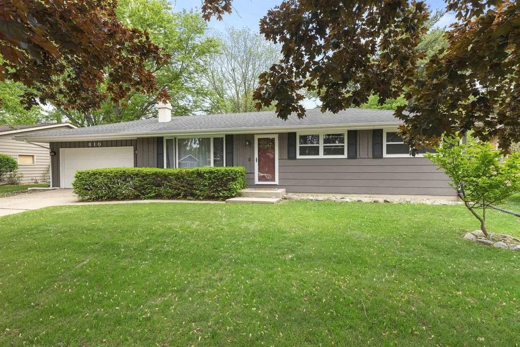 810 Suffolk Drive, Janesville, WI 53546
