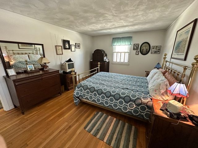 12 Wellington Lane Ave, Lexington, MA 02421