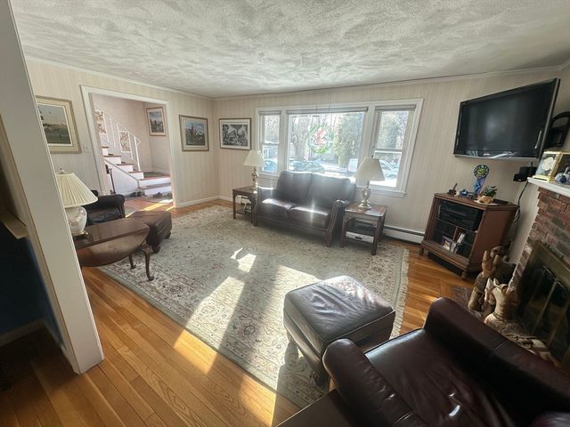 12 Wellington Lane Ave, Lexington, MA 02421