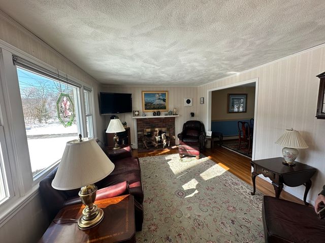 12 Wellington Lane Ave, Lexington, MA 02421