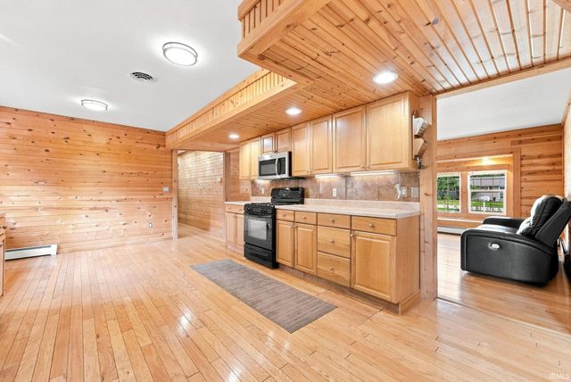 2123 Wayside Drive, Fort Wayne, IN 46818