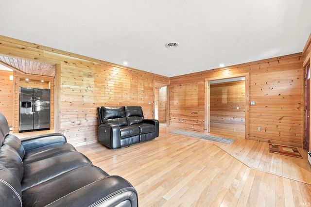 2123 Wayside Drive, Fort Wayne, IN 46818