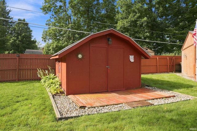 2123 Wayside Drive, Fort Wayne, IN 46818