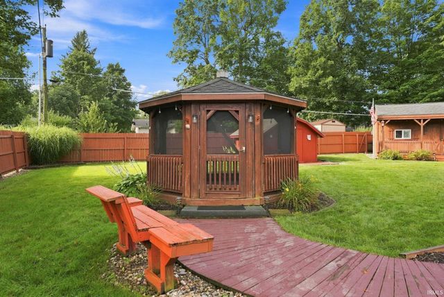 2123 Wayside Drive, Fort Wayne, IN 46818