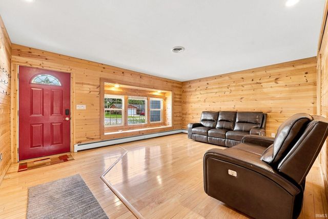 2123 Wayside Drive, Fort Wayne, IN 46818