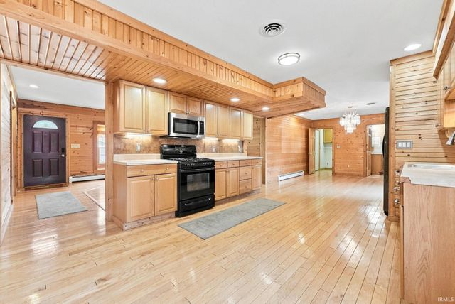 2123 Wayside Drive, Fort Wayne, IN 46818