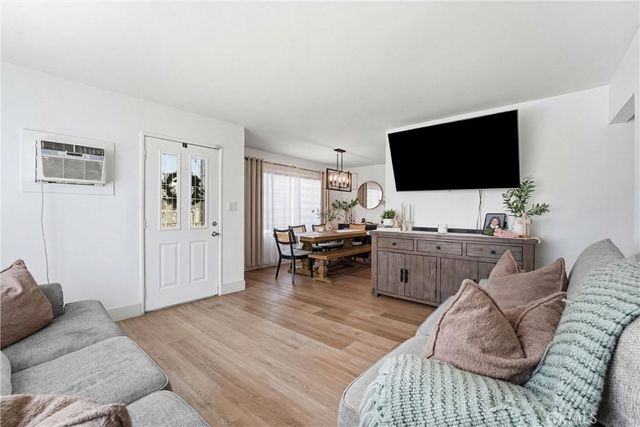 179 N Donneybrooke, Orange, CA 92868