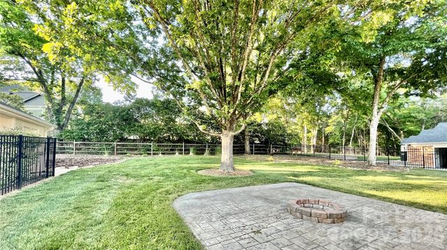 6810 Rosemary Lane, Charlotte, NC 28210