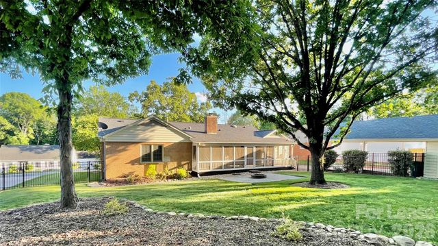 6810 Rosemary Lane, Charlotte, NC 28210