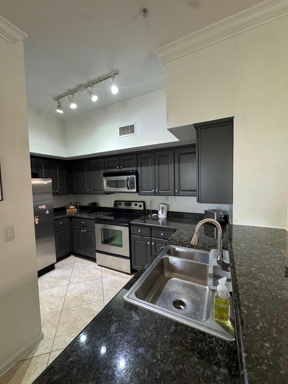 11750 St Andrews Place 307, Wellington, FL 33414
