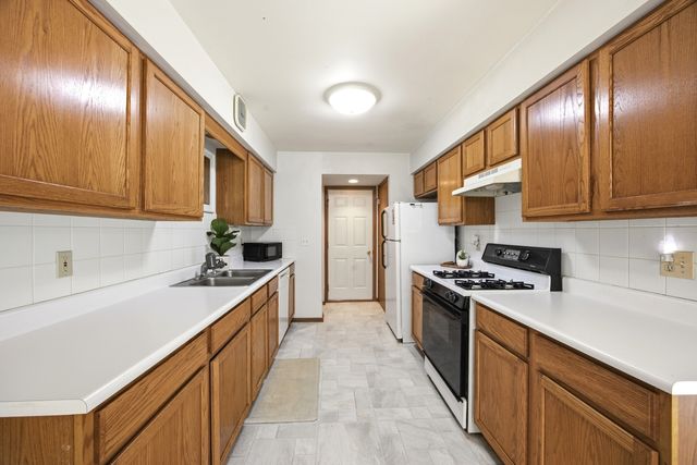 615 Silver Creek Road 615, Woodstock, IL 60098