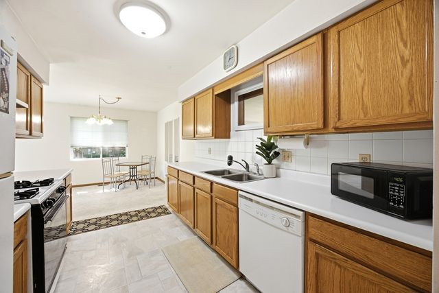 615 Silver Creek Road 615, Woodstock, IL 60098