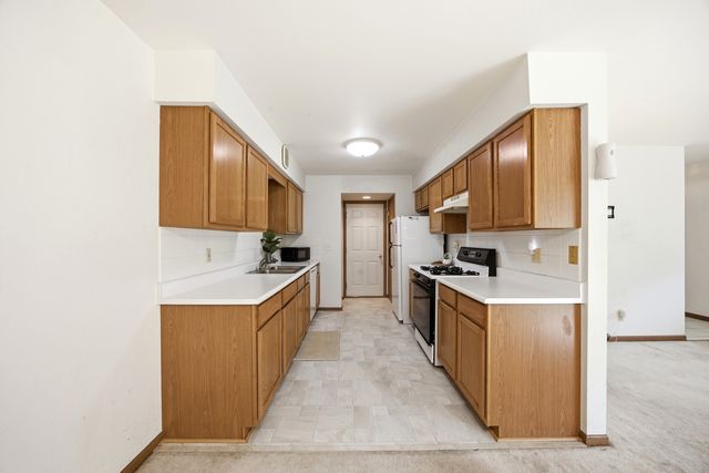 615 Silver Creek Road 615, Woodstock, IL 60098