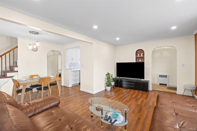 218 Brown Street, Mineola, NY 11501