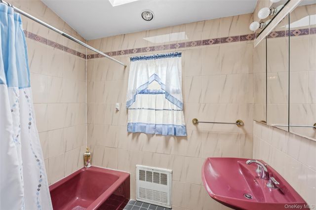 218 Brown Street, Mineola, NY 11501