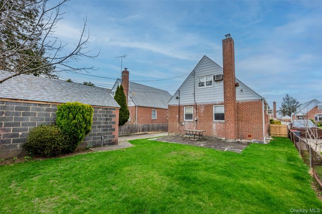 218 Brown Street, Mineola, NY 11501