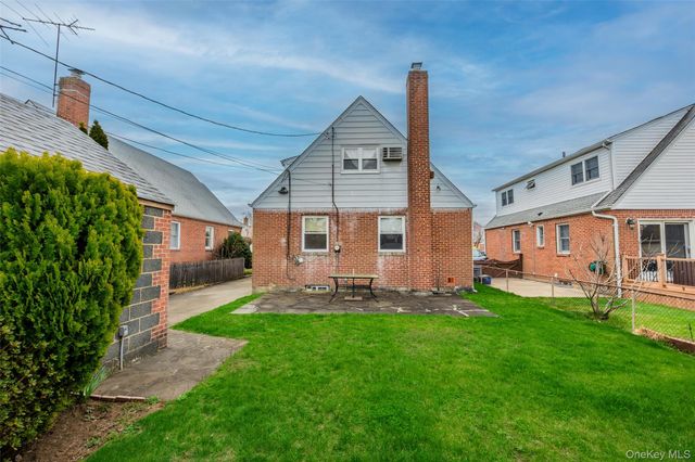 218 Brown Street, Mineola, NY 11501