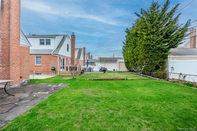 218 Brown Street, Mineola, NY 11501