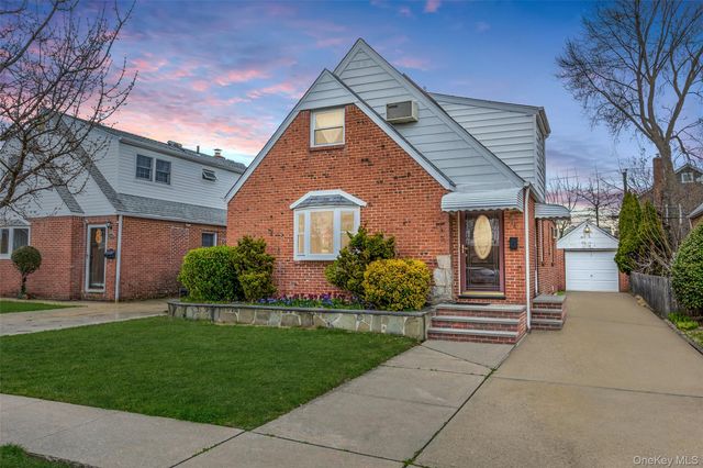 218 Brown Street, Mineola, NY 11501