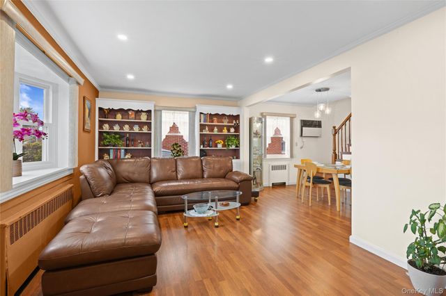 218 Brown Street, Mineola, NY 11501