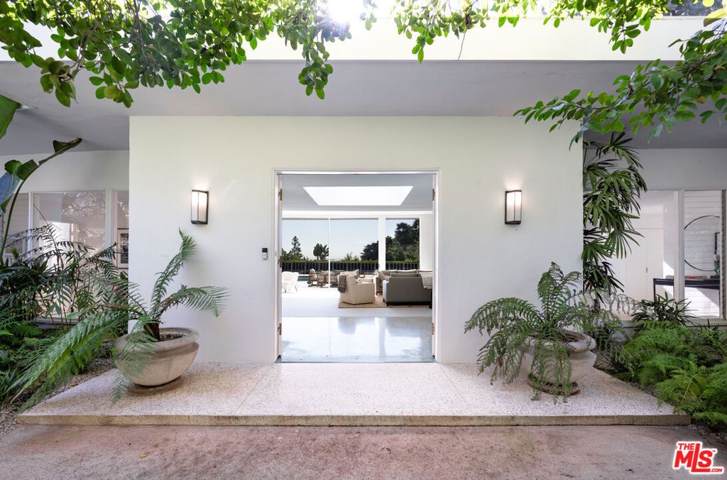 1121 Loma Vista Drive, Beverly Hills, CA 90210 — photo 2