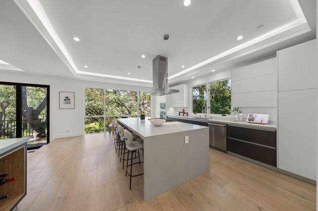 15477 One Oak Lane, Monte Sereno, CA 95030
