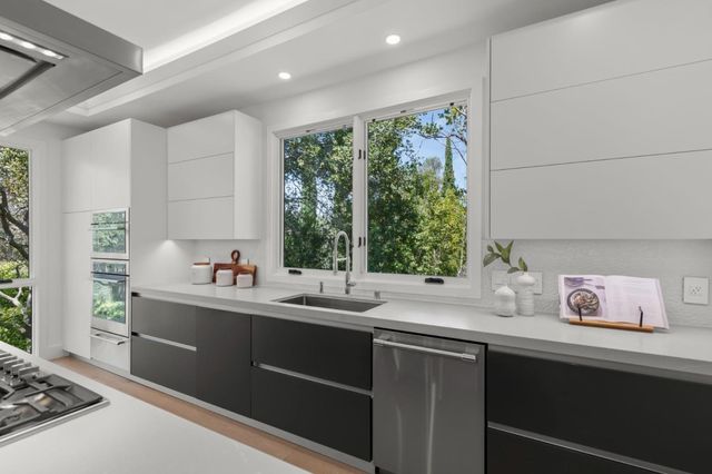 15477 One Oak Lane, Monte Sereno, CA 95030