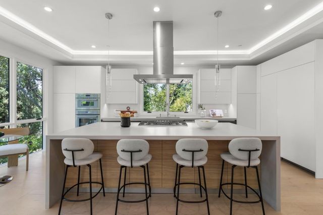 15477 One Oak Lane, Monte Sereno, CA 95030
